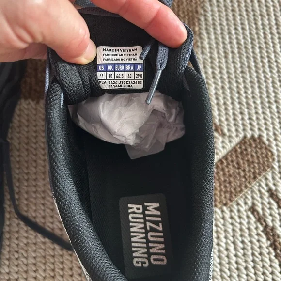 Mizuno Men's Gray and Black Athletic Shoes. Brand new with box 🤗 - Picture 3 of 10